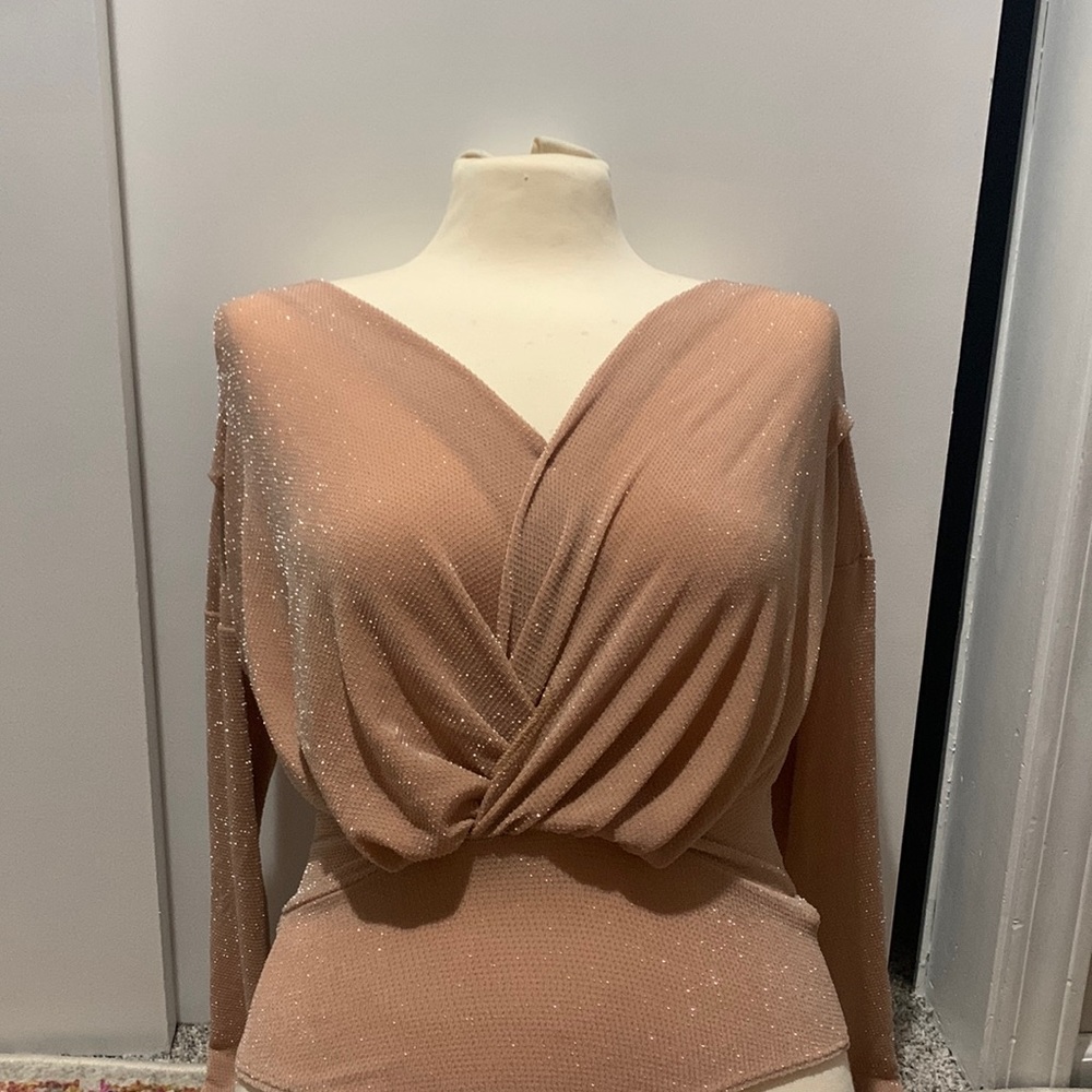 Size small body suit from Windsor. Tags still attached. Never worn. Sparkly tan